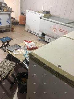 张店东三路儿童公园北沿街上下两层烧烤店铺转让，可空转