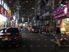 东湖区临近胜利路步行街餐饮店转让，目前做三餐