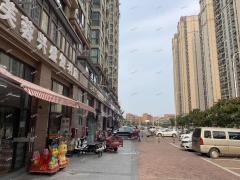 双小区门口学校旁超市转让，可住人可空转日营业3500+