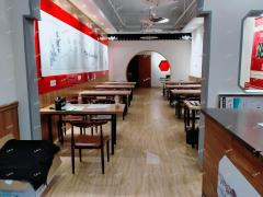 张店共青团路东万象汇附近商铺转让，位置好，可空转