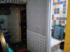 张店共青团路东万象汇附近商铺转让，位置好，可空转