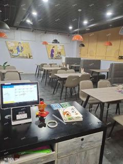 张店亿丰大厦美食城二楼商铺带租转让，免租一个月