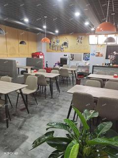 张店亿丰大厦美食城二楼商铺带租转让，免租一个月