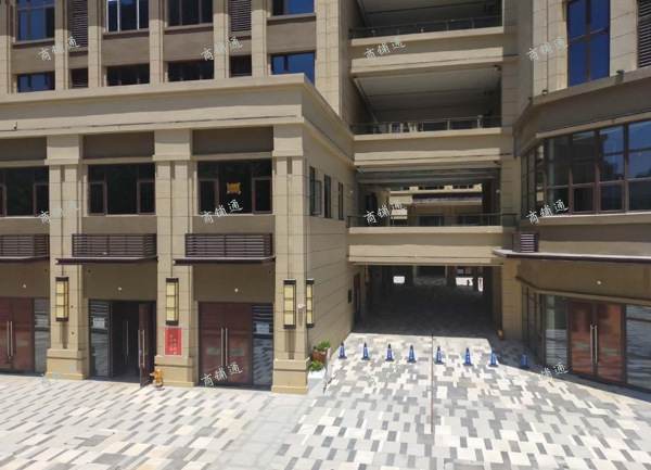 (出租) 周边是社区，旁边有学校和商场