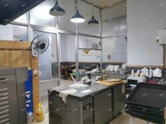 张店和平路附近沿街纯一层餐饮店低价转让，可空转