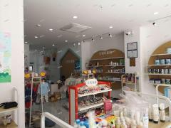 象湖新城，东岳大道新一附院最近的一条商铺街