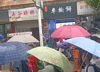 (转让) 人流量大，位置处于两个学校正中间