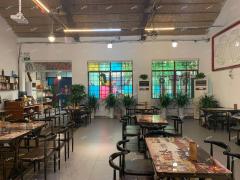 房家艺术村沿街房烧烤店带租转让，客源稳定，人流量大