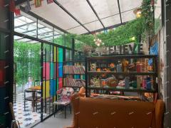 房家艺术村沿街房烧烤店带租转让，客源稳定，人流量大