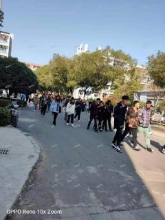 江西农业大学奶茶店转让，必经之路，人流大