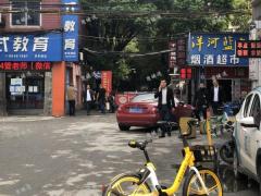 兆峰大厦楼下夜宵烧烤店转让，地铁出口，门口公交站台