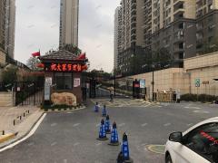 联福花园小区对面门口招租，无行业限制，免租两个月