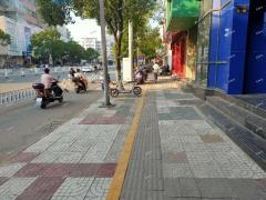 八一大道金钻购物广场东门花苑小区对面商铺转让