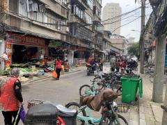 福山路叉路口9年老店理发店低价转，2000多个会员