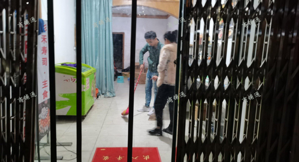 (转让) 两个房间，一个卫生间，一个客厅