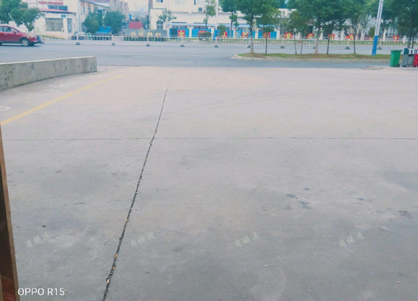 (转让) 210平方，老客很多，，门口场地大，可外摆可停车