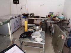 张店沁园路沿街炸肉店带租对外转让，租金低带设备