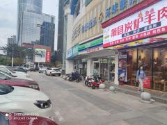 地铁大厦一号口出口旁餐饮店招租，另开后门直通小区