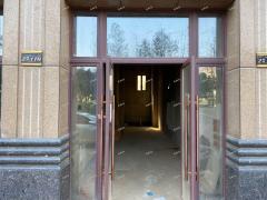 嘉福金融中心小区出入口临街商铺低价招租 调高楼层 可做阁楼
