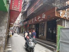 八一地铁口附近餐饮店对外招租，自带人流可分租