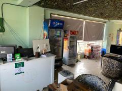 张店区和平路银座对面沿街店铺出租，靠近路口，人流量大