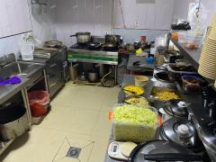 张店科苑便民市场内外卖店带租转让，设备全，商圈范围大