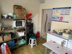 张店科苑便民市场内外卖店带租转让，设备全，商圈范围大