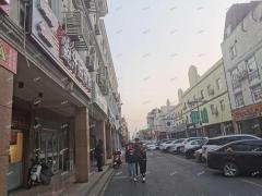 张店步行街北段沿街餐饮店整体转让，租金低带设备