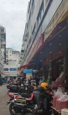 贸易广场批发中心位置临街商铺招租  超大面积 低租金