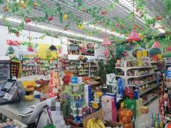 世纪路南首超市带烟草证整体转让，周围五个小区包围