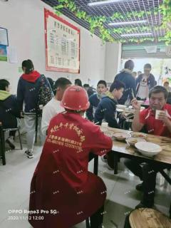 南昌十二中斜对面小区门口沿街早餐店转让，人流量大