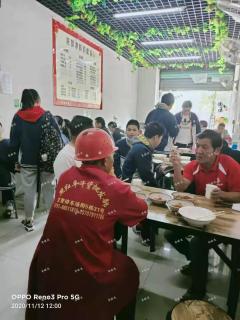 南昌十二中斜对面小区门口沿街早餐店转让，人流量大