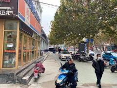 张店火车站旁餐饮店转让，紧邻火车站进出口，人流量大