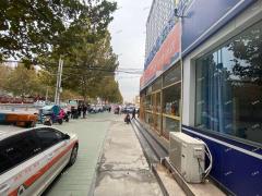 张店火车站旁餐饮店转让，紧邻火车站进出口，人流量大