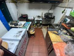 张店火车站旁餐饮店转让，紧邻火车站进出口，人流量大
