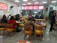 江大南路餐饮店对外转让，旁边就是天虹商场，酒店