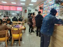 江大南路餐饮店对外转让，旁边就是天虹商场，酒店