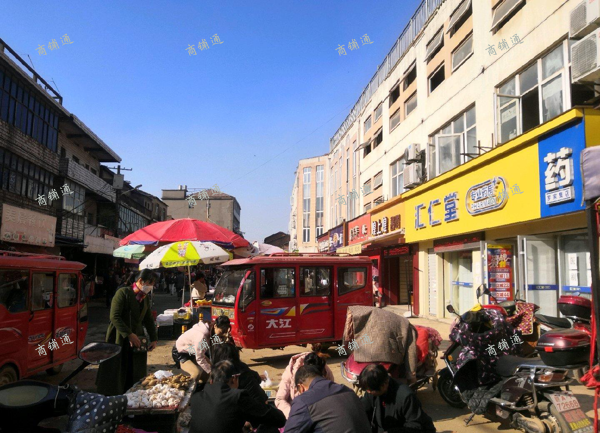 (出租) 临街旺铺，上下三层，二三楼可独立出租。