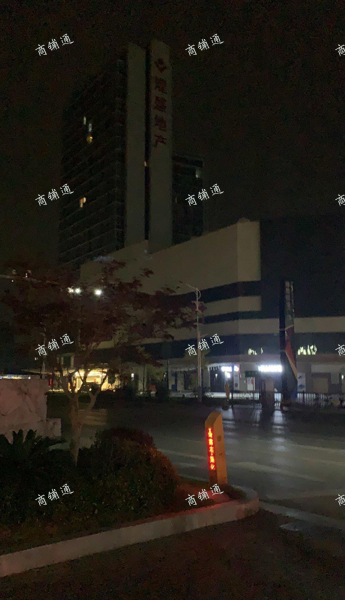 (转让) 精装，配套齐全，带电脑，床，桌椅整套转让