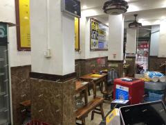 急转一附医院斜对面餐饮店转让，可做三餐附送一个小院