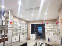 联通路福瑞家园门口第一家精装修商铺转让，无行业限制
