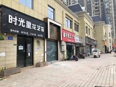 红谷滩小区沿街精装修商铺招租，送一个阁楼可放货住人