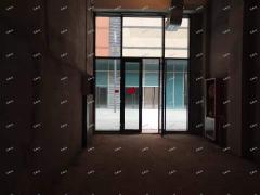 万达金街沿街一楼旺铺出租，客流量集中，可做多行业