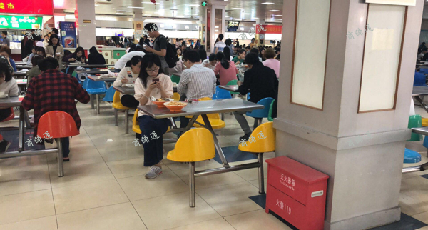 (出租) 出租，出租，出租。没有转让费，学校食堂直租