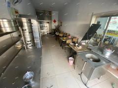 东三路沿街旺铺出租，周边4个成熟小区，可做多行业