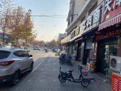 东三路沿街旺铺出租，周边4个成熟小区，可做多行业