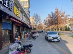 东三路沿街旺铺出租，周边4个成熟小区，可做多行业