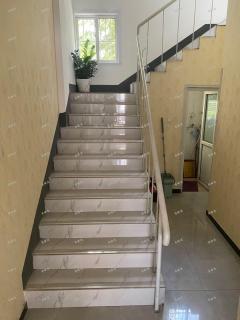 张店明清街沿街二楼美容店带顾客转让，设备齐全