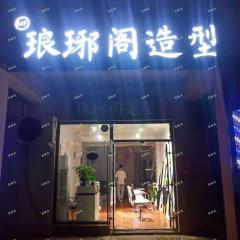 新建区学府雅苑小区出入口店铺转让，可空转租金便宜