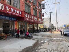 南昌县小蓝一路餐饮店转让，主消费群体工厂跟小区